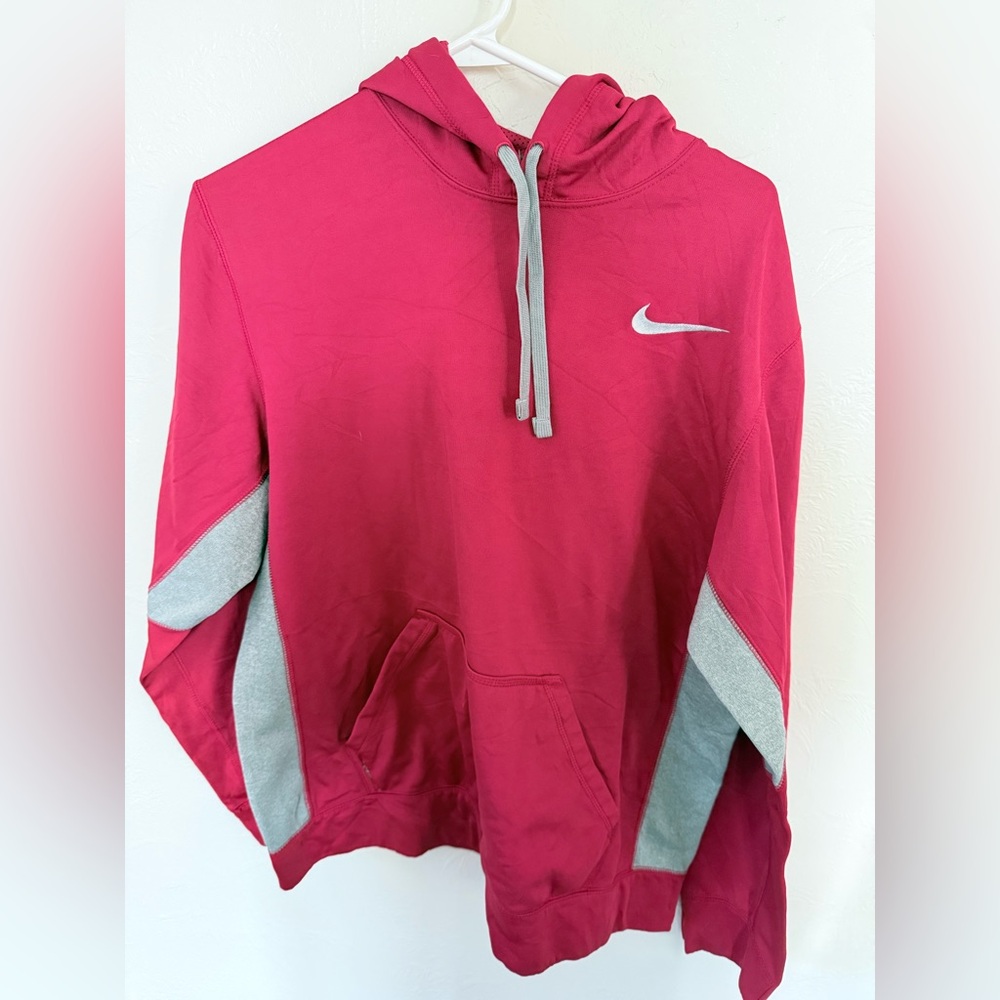 Nike Therma-Fit Fleece in Bright Red